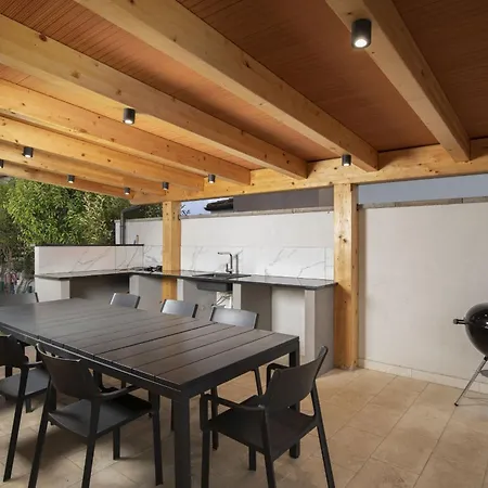 D&j Villa *